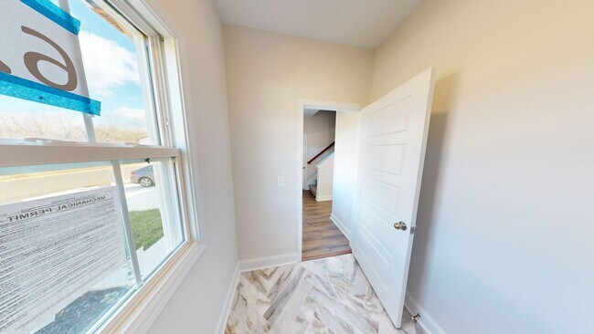 Building Photo - Modern Comfort, Great Location, and Pet-Fr...