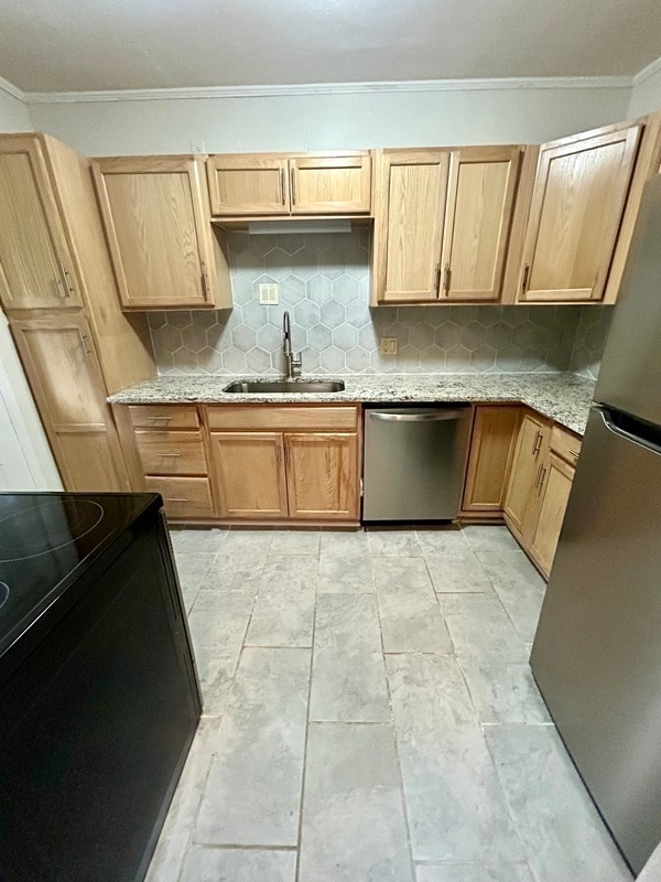 Building Photo - 204 N Laurel Ave