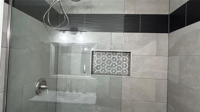 Building Photo - 1028 Lake Weldona Dr