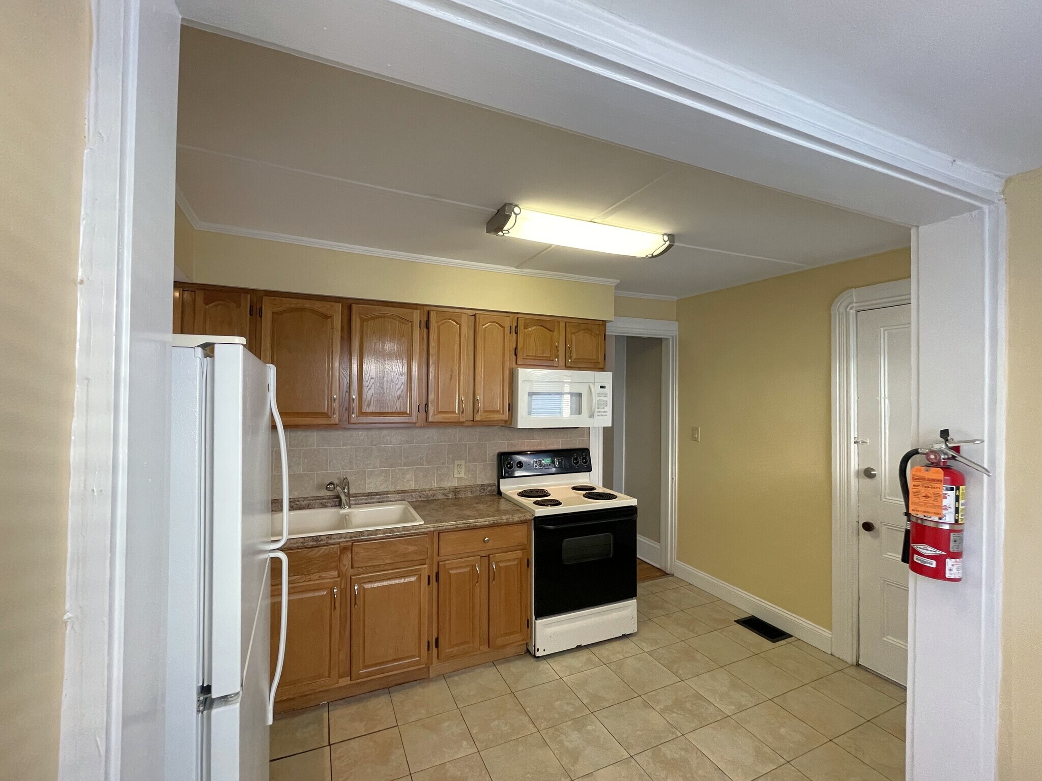 Kitchen - 533 W Gray St