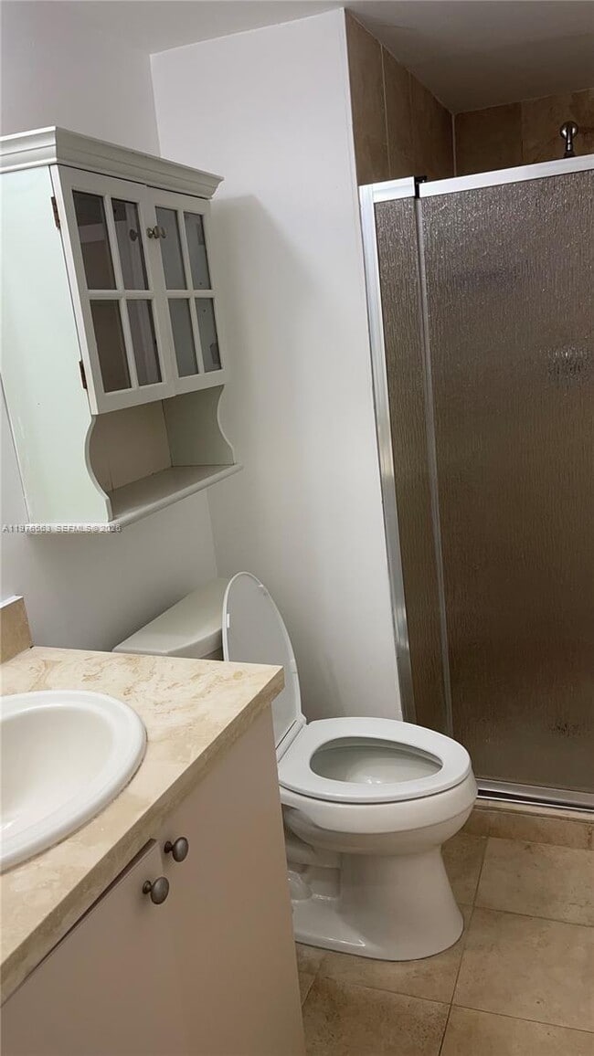 Building Photo - 840 Pine Dr