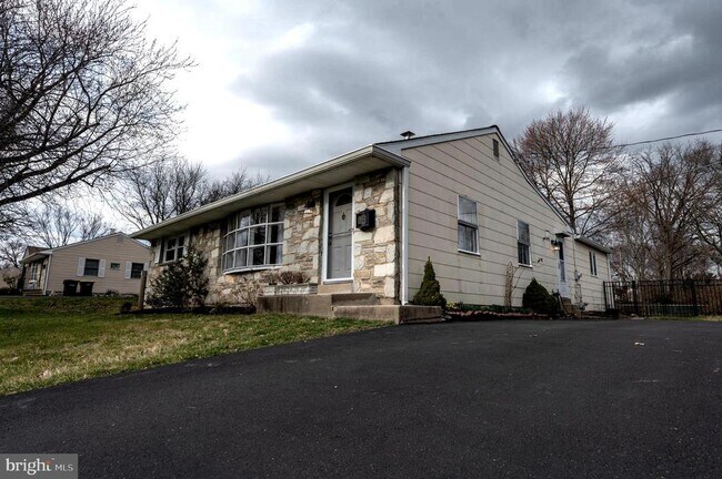 Building Photo - 2597 Carrell Ln