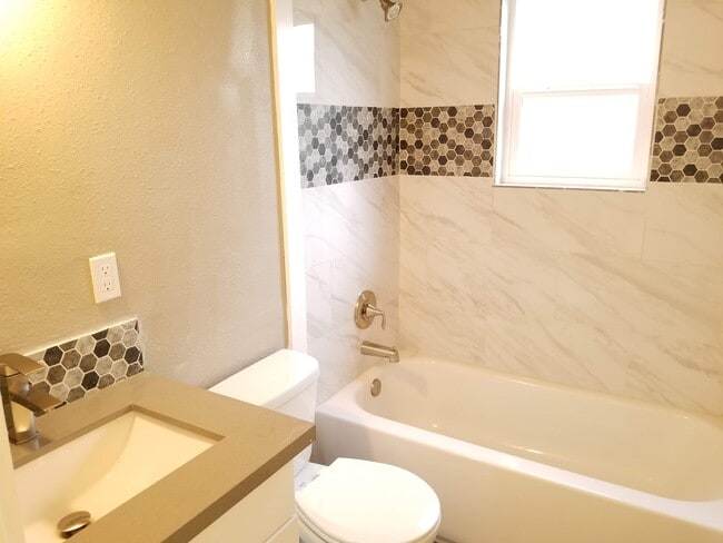 Building Photo - 2413 S 121 Pl