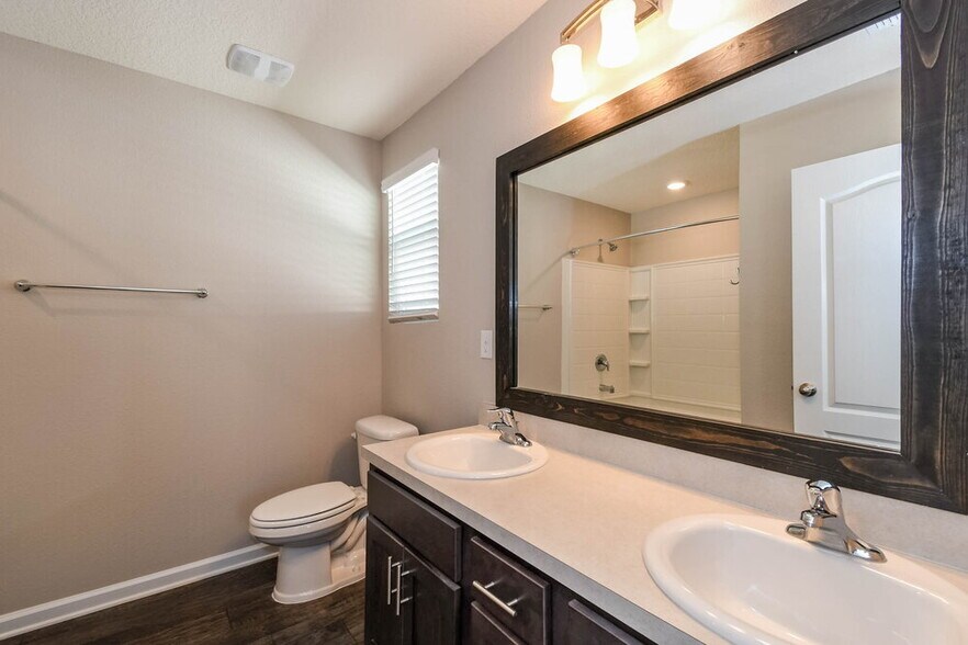 Building Photo - 2226 Pebble Point Dr