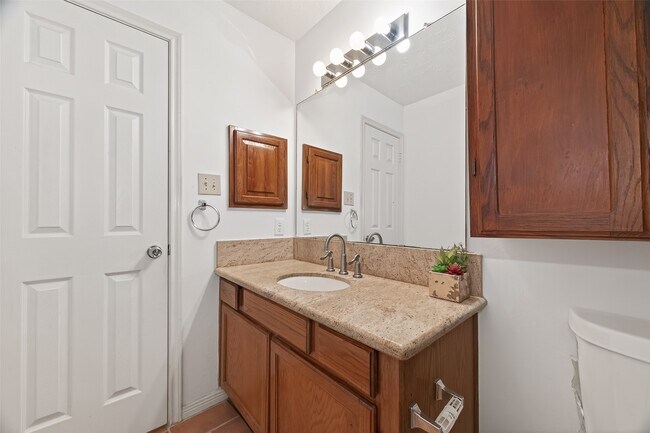 Building Photo - 3306 S Greenpark Dr