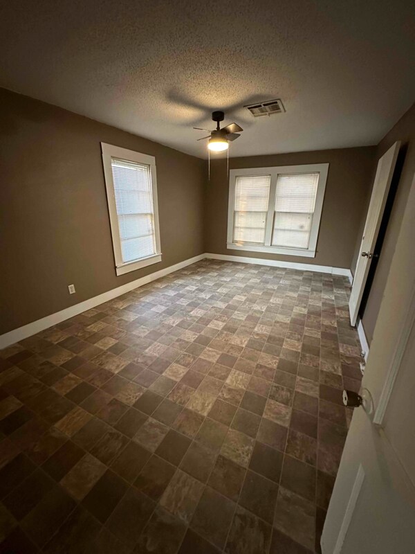 Building Photo - 1405 Pine St