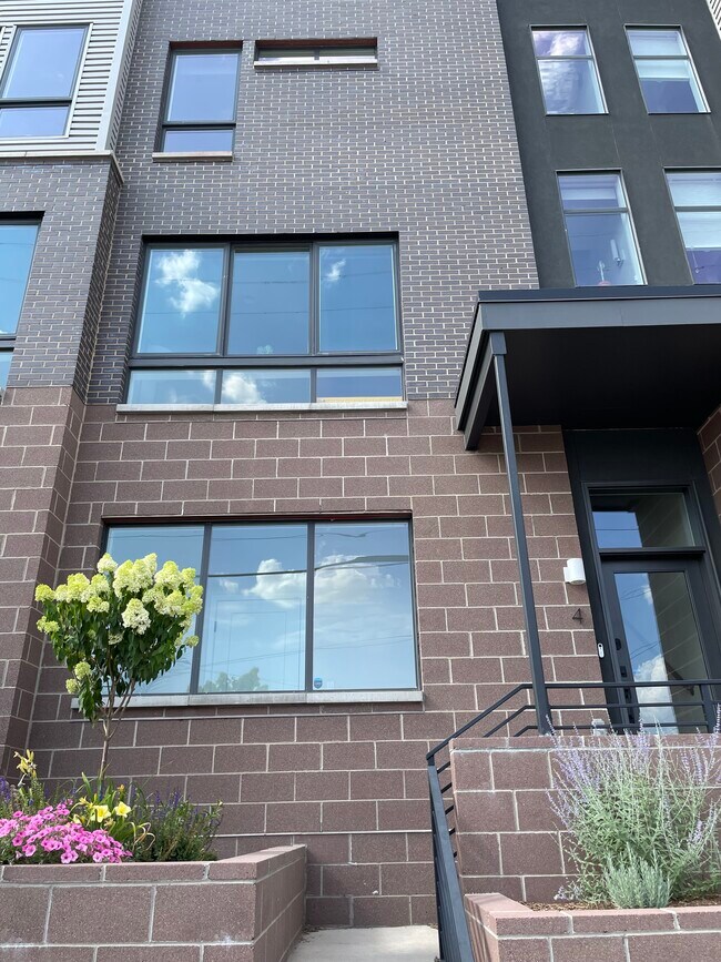 Primary Photo - 2919 W 23rd Ave