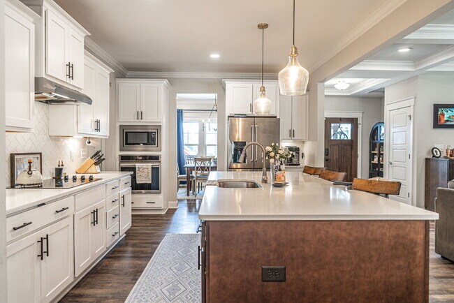 Building Photo - 156 Lakeview Dr