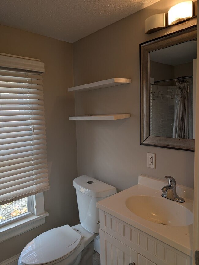 Building Photo - 2484 W 10th St