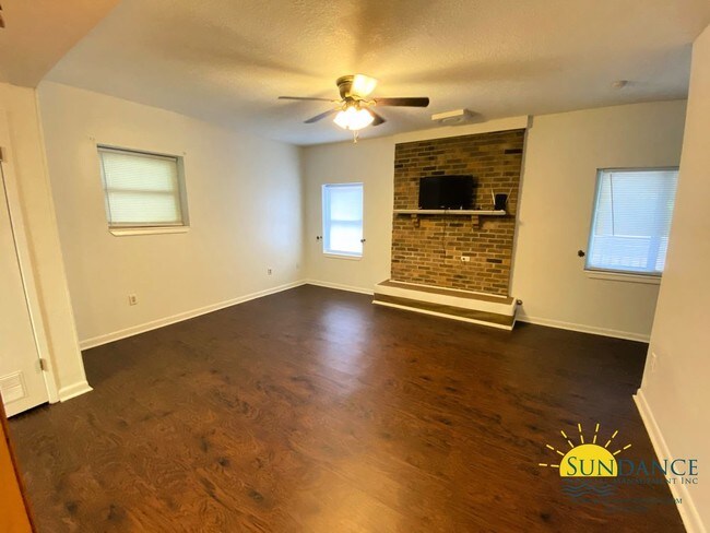 Building Photo - Renovated 2 Bedroom Home in Crestview