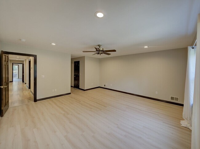 Building Photo - 17 Bauers Ln