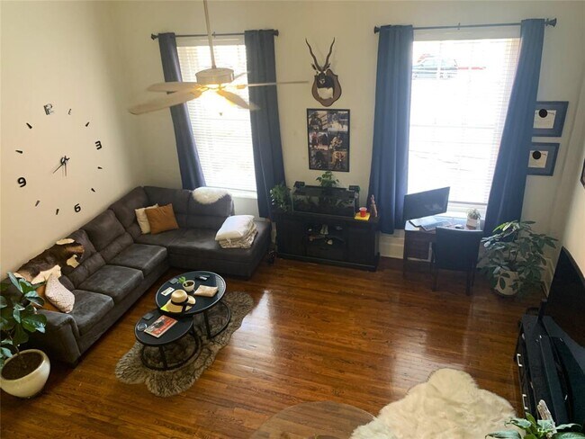 Building Photo - 2121 The Strand