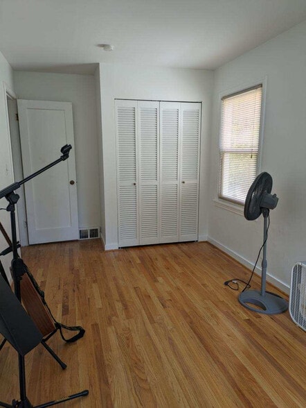 Building Photo - 1036 NE 102nd St