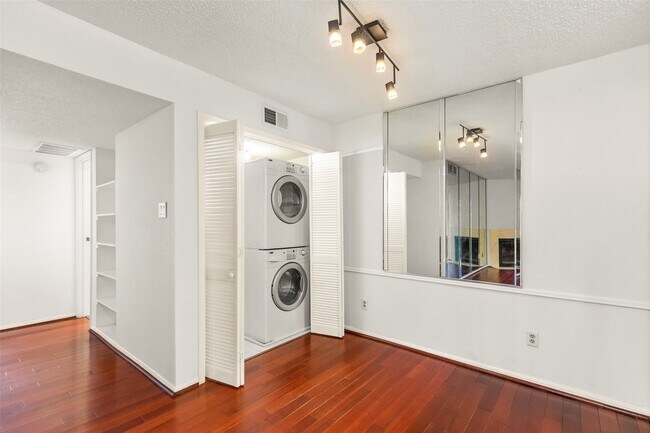 Building Photo - 12550 Whittington Dr