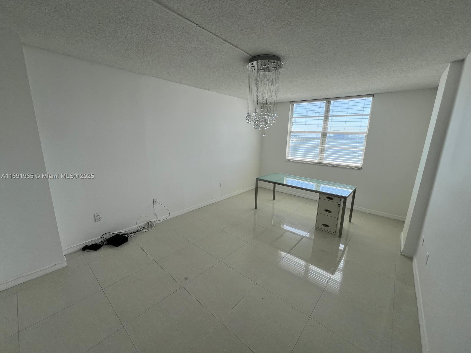 Building Photo - 500 Bayview Dr