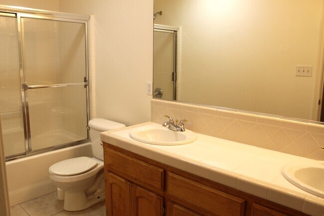 Building Photo - Southwest 5 bed 3 bath home