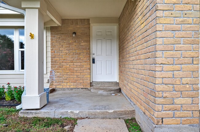 Building Photo - 1811 Foxlake Dr