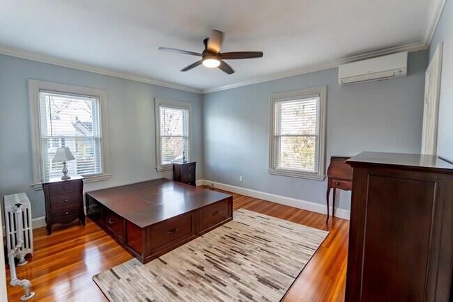 Building Photo - 118 Newburg St