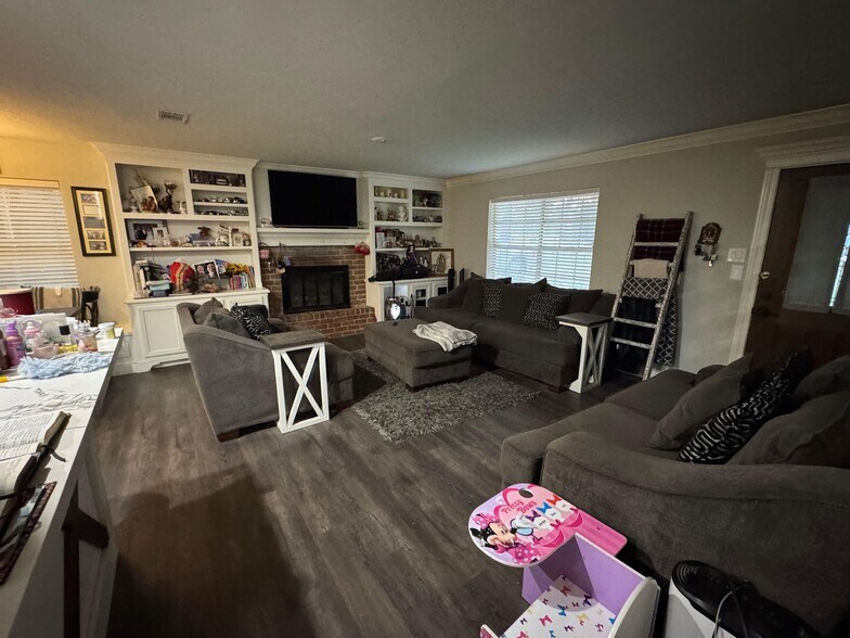 Building Photo - 20953 Trinity Way