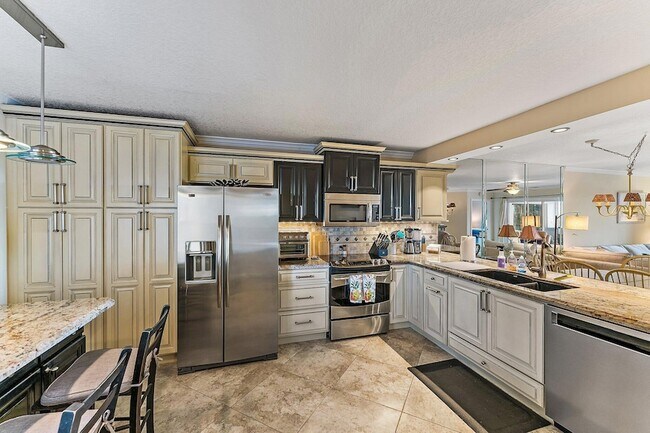 Building Photo - 275 Palm Ave