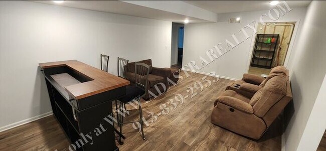 Building Photo - Like New Furnished Home in Lawrence Short Term Lease-Available NOW!!