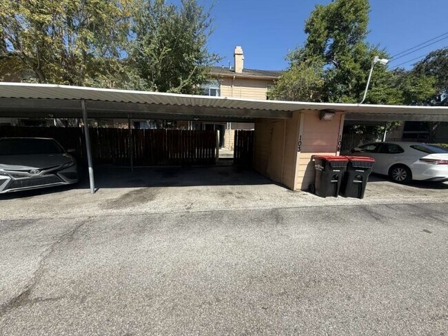 Building Photo - 7700 Creekbend Dr