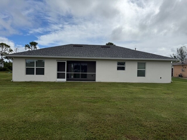 Building Photo - 2536 NW 19th Ave