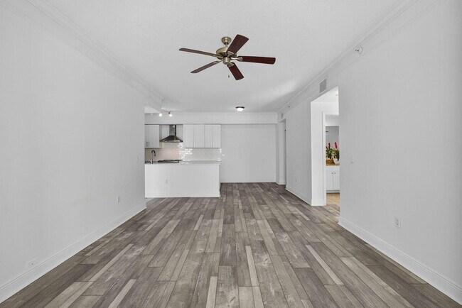 Building Photo - 5301 Myrtlewood Cir E