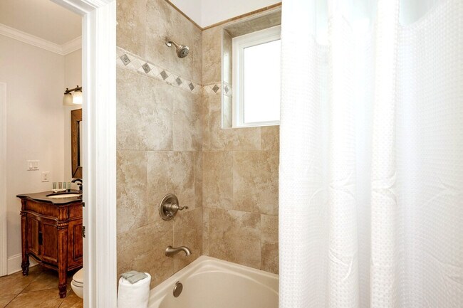 Building Photo - 2825 Scenic Hwy 98