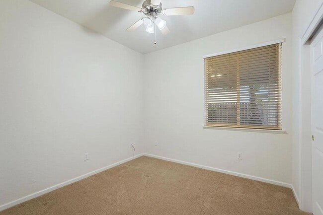 Building Photo - 1911 Lexington Dr