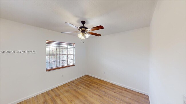 Building Photo - 160 SW 30th Ave