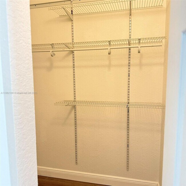 Building Photo - 6482 Catalina Ln