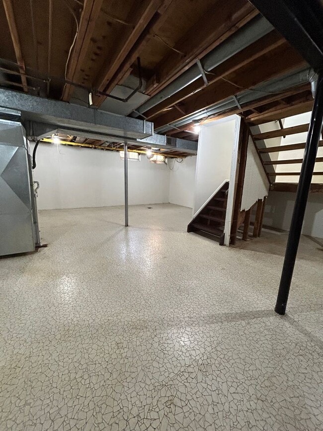 Building Photo - $2,100 Chapel Hill Condo for Rent
