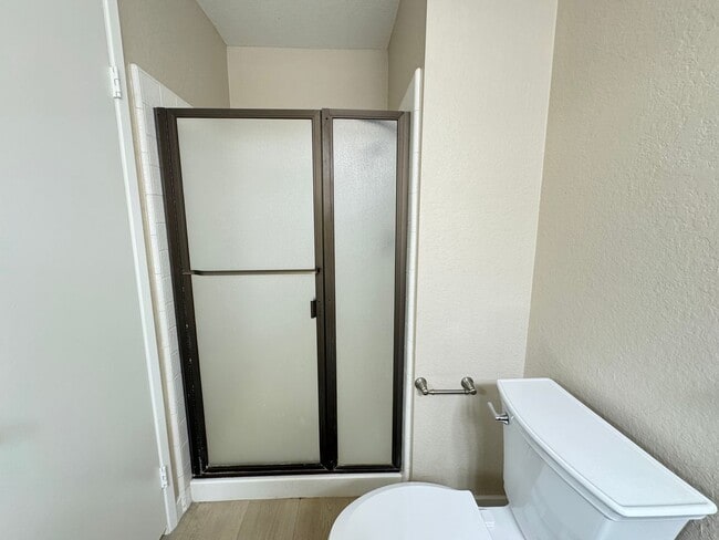 Building Photo - Spacious 2Bd/2Ba Condo w/Bonus Office, Garage and A/C!