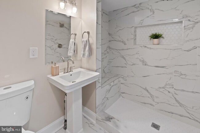 Building Photo - 1811 Ramblewood Rd