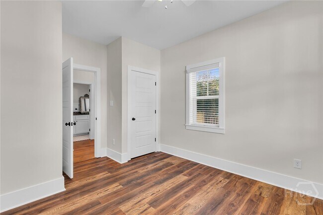 Building Photo - 3223 Bannon Ave