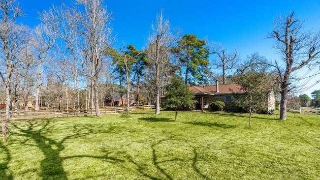 Building Photo - 9134 Lakeside Dr