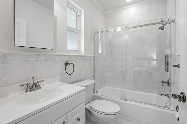 Building Photo - 309 NE 8th Ave