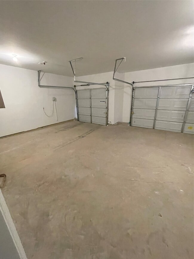 Building Photo - 8111 Royal Palm Ct