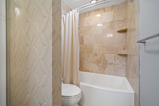 Building Photo - 3 Bedroom, 2.5 Bath Condo on the Pebble Creek Golf Course