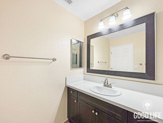 Building Photo - Beautiful 2BD/2BA Condo in El Cajon W/ A/C, W/D, Covered Back Patio, & Community Pool!