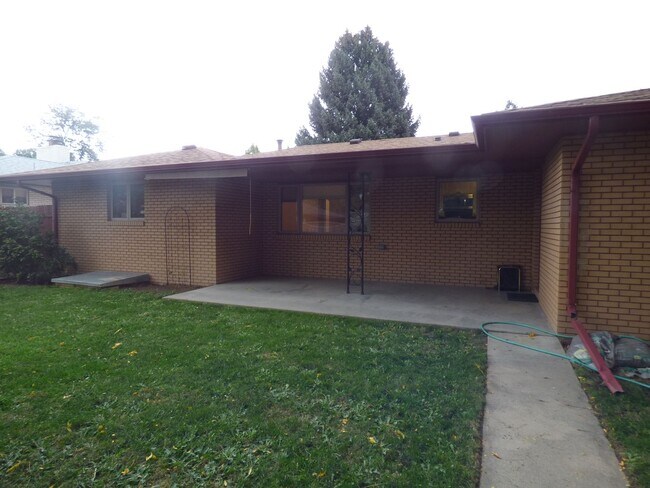 Building Photo - Beautiful Home in Longmont Estates