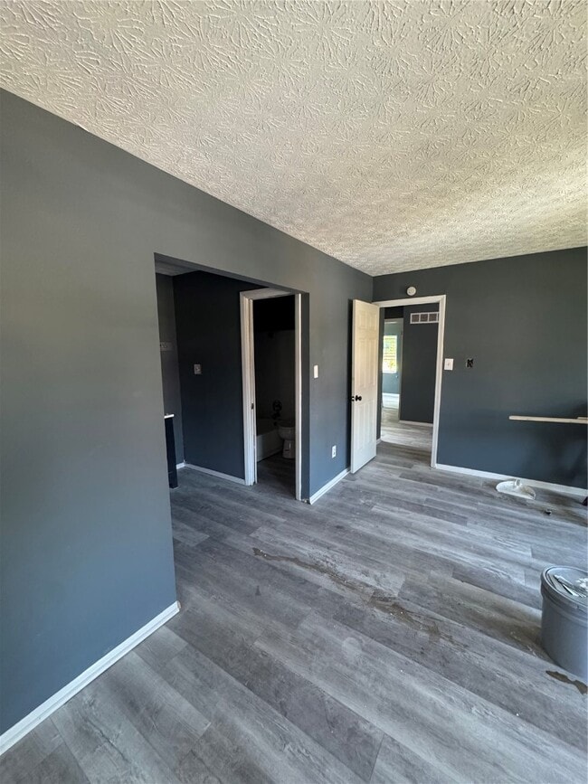 Building Photo - 5434 Maple Ave