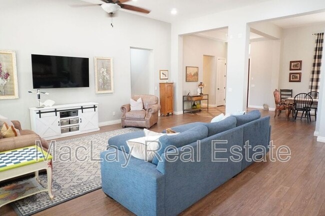 Building Photo - 2910 E Wildhorse Dr