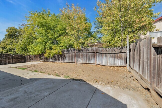 Building Photo - 8327 Trimmer Way
