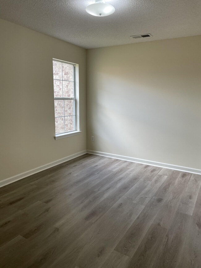 Building Photo - 1117 E Cortona Cir