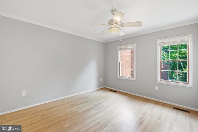 Building Photo - 6924 Mclean Park Manor Ct