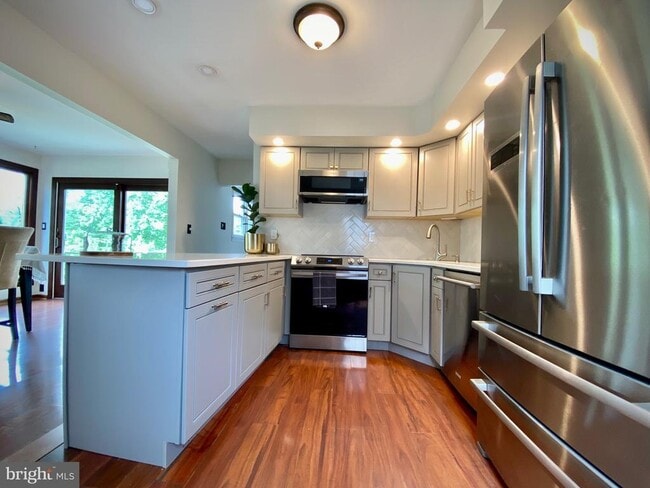 Building Photo - 99 Ivy Ave