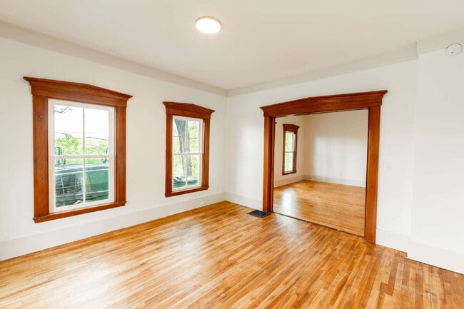 Building Photo - Walk to Downtown Norway from This Bright, Beautifully Renovated First-Floor Apartment