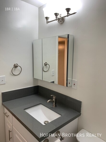 Building Photo - 933 Wilcox Ave